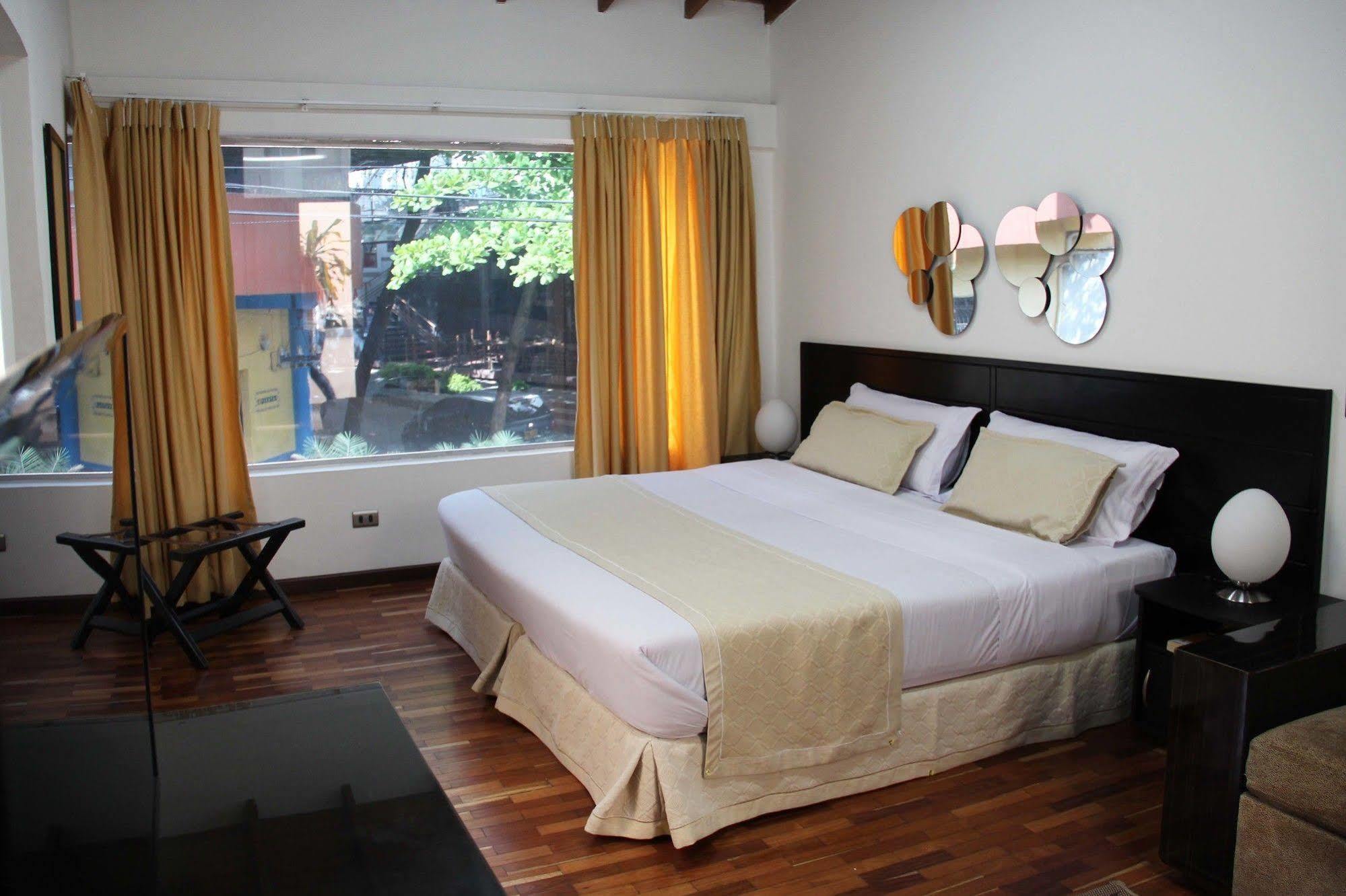 Hostal Lleras Calle 8 Medellín Exterior foto